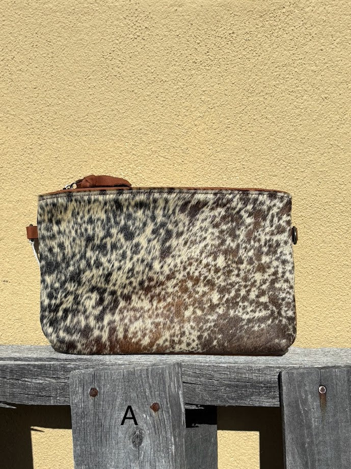 Top Notch Accessories 3066BR Cowhide Wristlet In Brown Leather